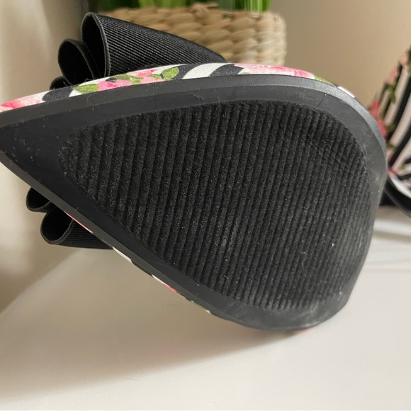 Betsey Johnson Statement Heel - Picture 9 of 12